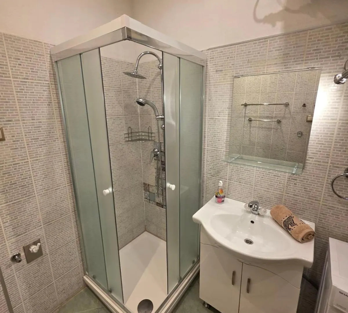 Apartman Ekszerdoboz A Varos Koezepen Budapest