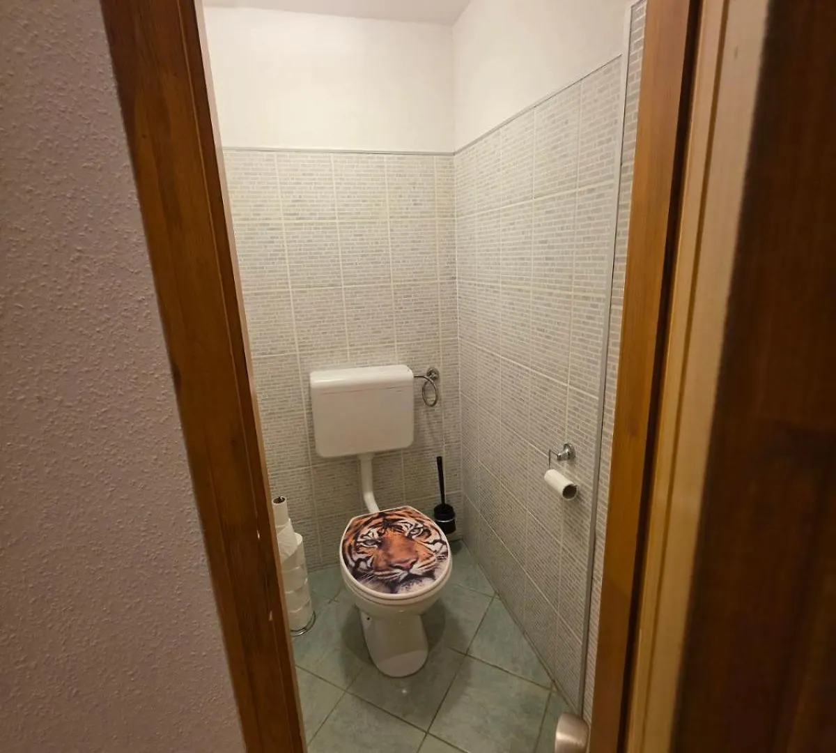 Ekszerdoboz A Varos Koezepen Budapest 0*,