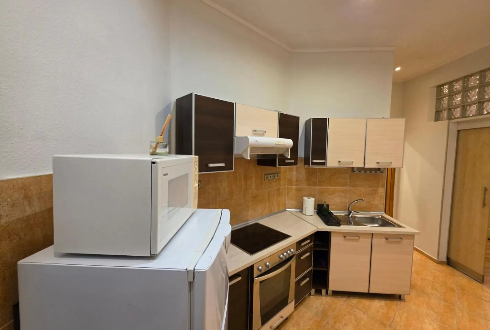 Apartman Ekszerdoboz A Varos Koezepen Budapest